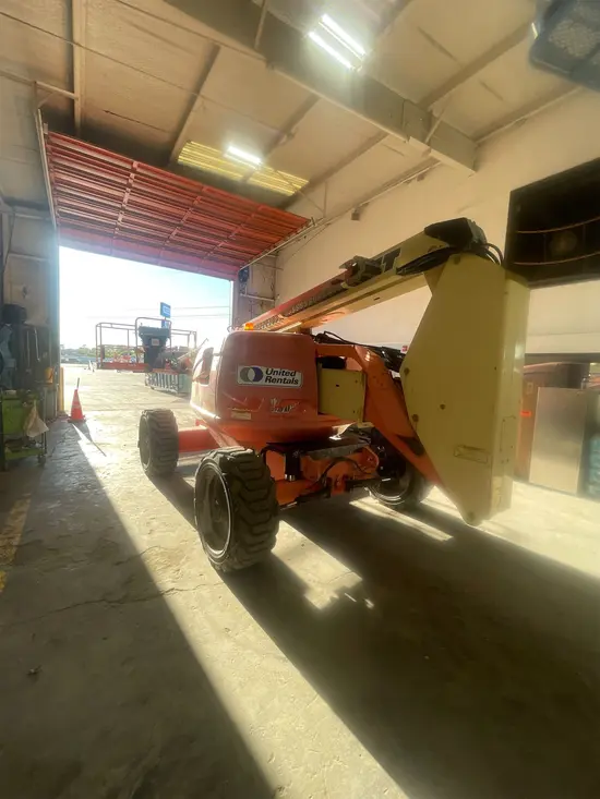 2012 JLG 600AJ Articulating Boom Lift
