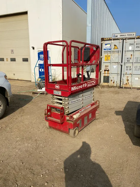 2018 MEC MICRO 19 Scissor Lift