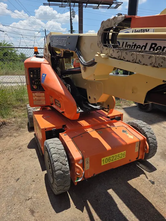 2017 JLG E400AJPN Articulating Boom Lift