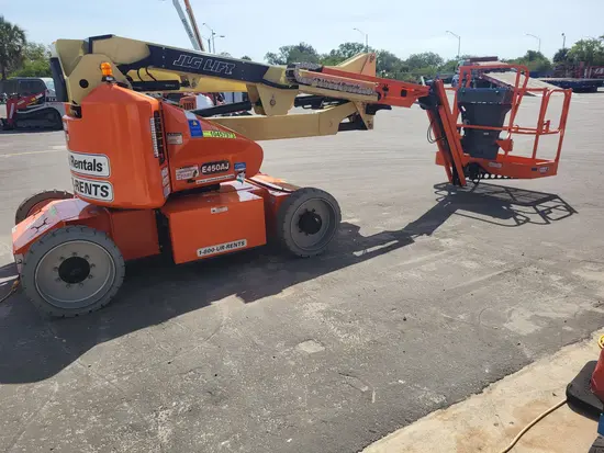 2016 JLG E450AJ Articulating Boom Lift