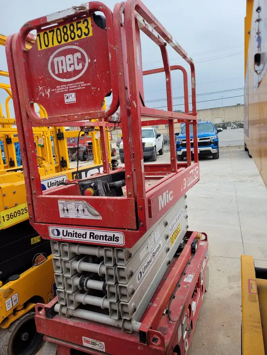 2018 MEC MICRO 19 Scissor Lift