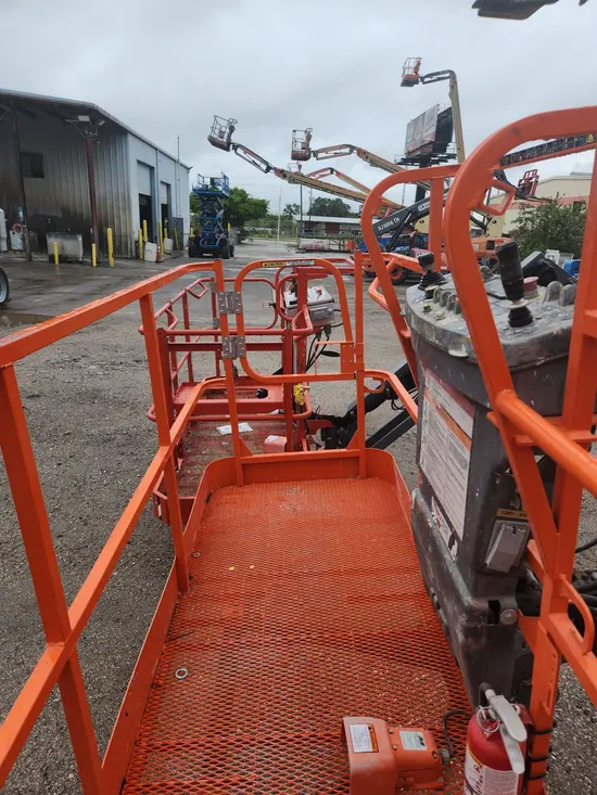 2017 JLG 800AJ Articulating Boom Lift
