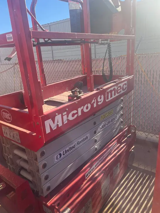 2018 MEC MICRO 19 Scissor Lift