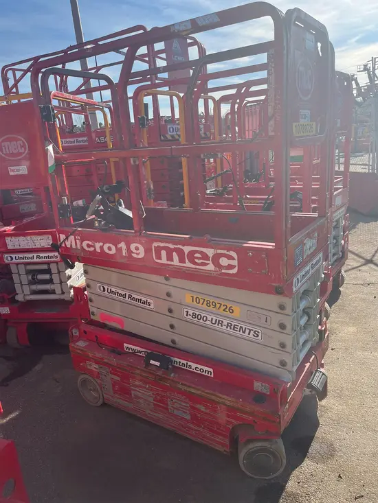 2018 MEC MICRO 19 Scissor Lift