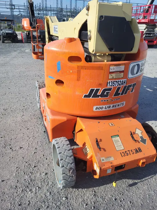 2014 JLG E400AJPN Articulating Boom Lift