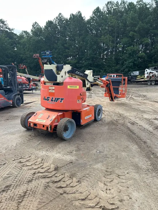 2015 JLG E400AJPN Articulating Boom Lift