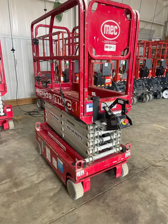 2018 MEC MICRO 19 Scissor Lift