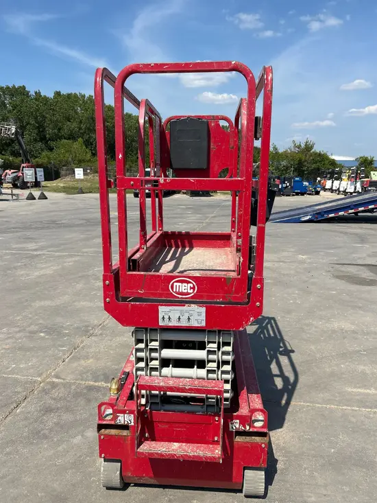 2018 MEC MICRO 19 Scissor Lift