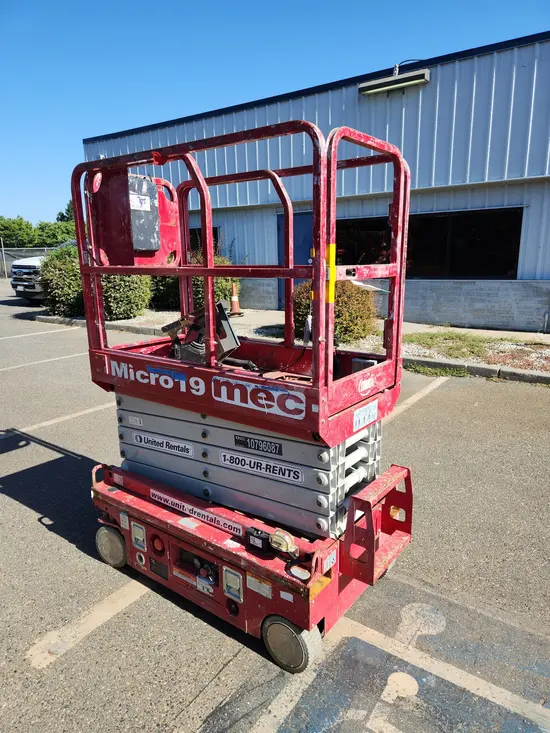 2018 MEC MICRO 19 Scissor Lift