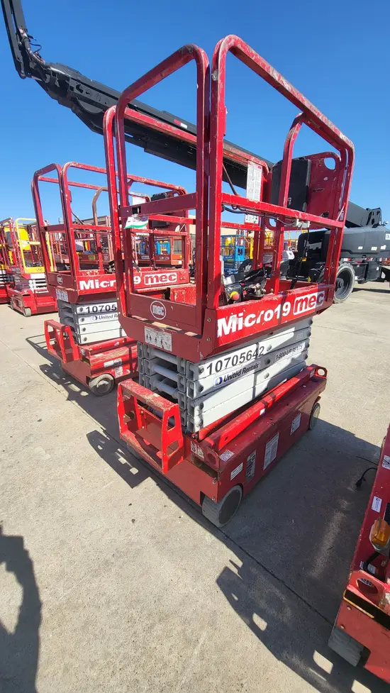 2018 MEC MICRO 19 Scissor Lift