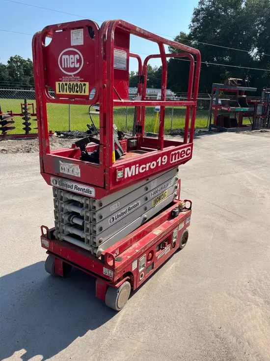 2018 MEC MICRO 19 Scissor Lift