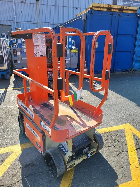 2016 JLG 1230ES Self-Propelled One-Person Lift