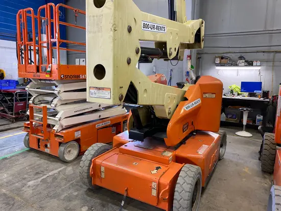 2014 JLG E400AJPN Articulating Boom Lift