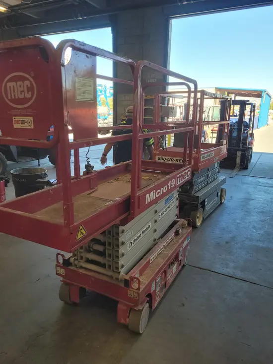 2018 MEC MICRO 19 Scissor Lift