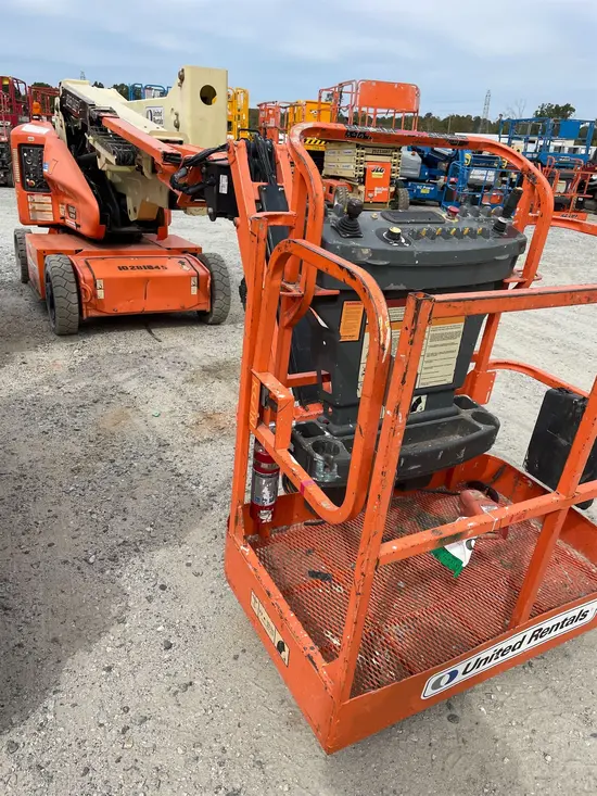 2014 JLG E400AJPN Articulating Boom Lift
