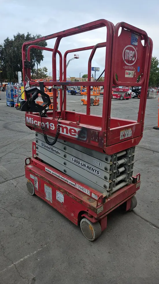 2019 MEC MICRO 19 Scissor Lift
