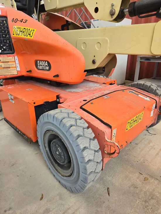 2014 JLG E400AJPN Articulating Boom Lift