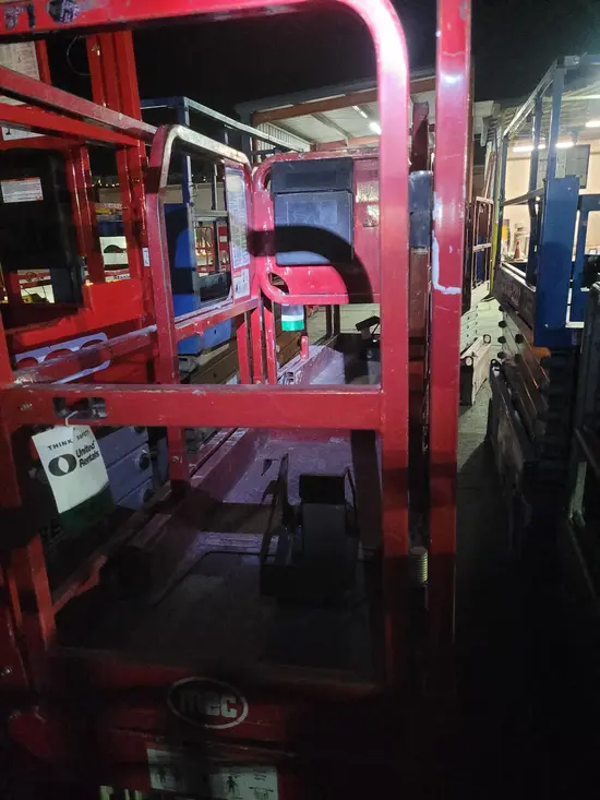 2018 MEC MICRO 19 Scissor Lift