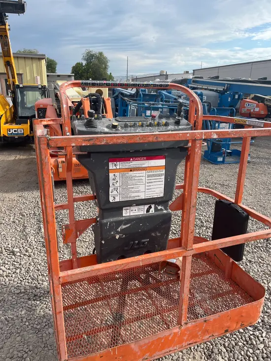 2014 JLG E400AJPN Articulating Boom Lift