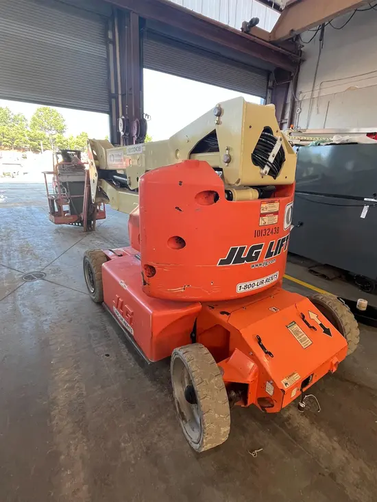 2013 JLG E400AJPN Articulating Boom Lift