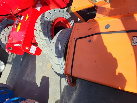 2015 JLG E450AJ Articulating Boom Lift