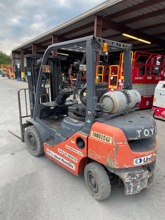 2018 Toyota 8FGU25 Warehouse Forklift
