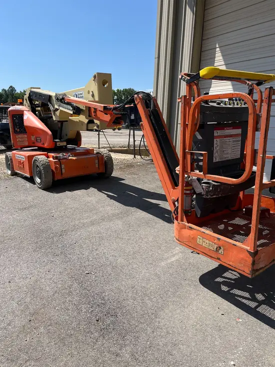 2013 JLG E400AJPN Articulating Boom Lift