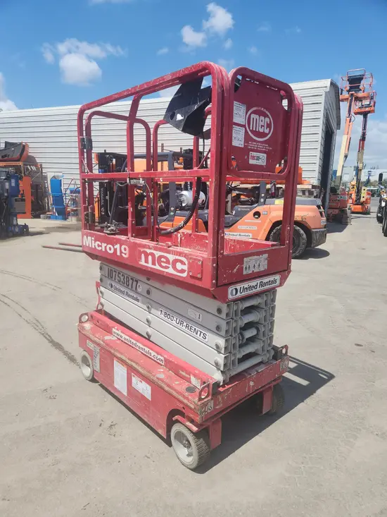 2018 MEC MICRO 19 Scissor Lift