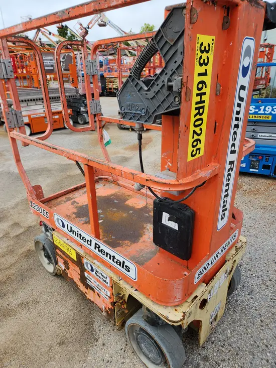 2018 JLG 1230ES Self-Propelled One-Person Lift