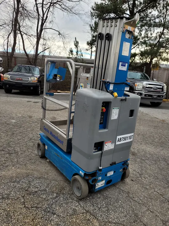2017 Genie GR-20 Self-Propelled One-Person Lift
