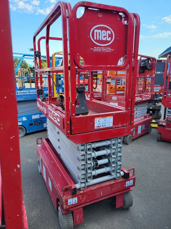 2018 MEC MICRO 19 Scissor Lift