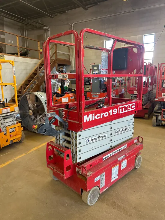 2018 MEC MICRO 19 Scissor Lift
