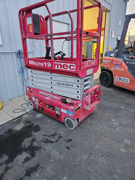 2018 MEC MICRO 19 Scissor Lift