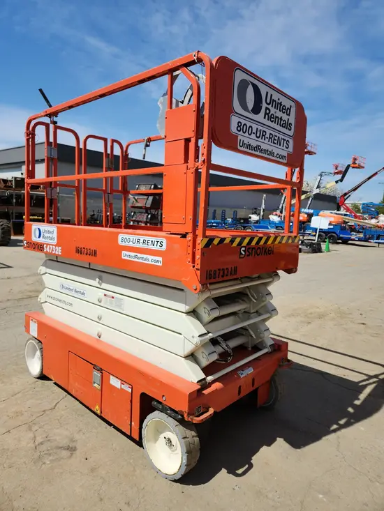 2016 Snorkel S4732E Scissor Lift