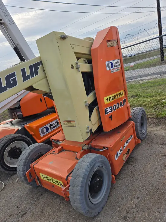 2017 JLG E300AJP Articulating Boom Lift
