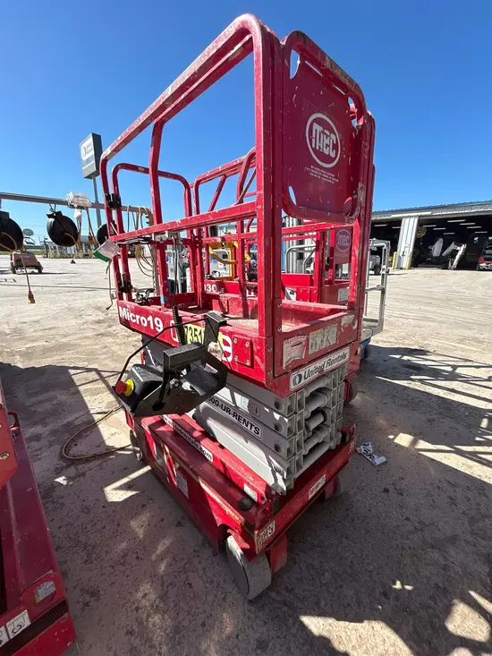 2018 MEC MICRO 19 Scissor Lift