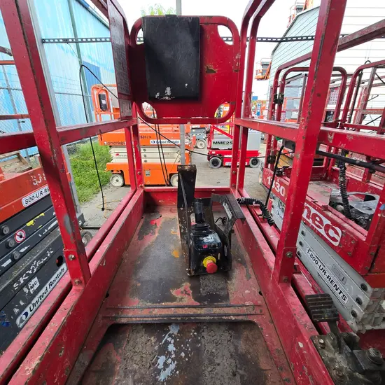 2018 MEC MICRO 19 Scissor Lift
