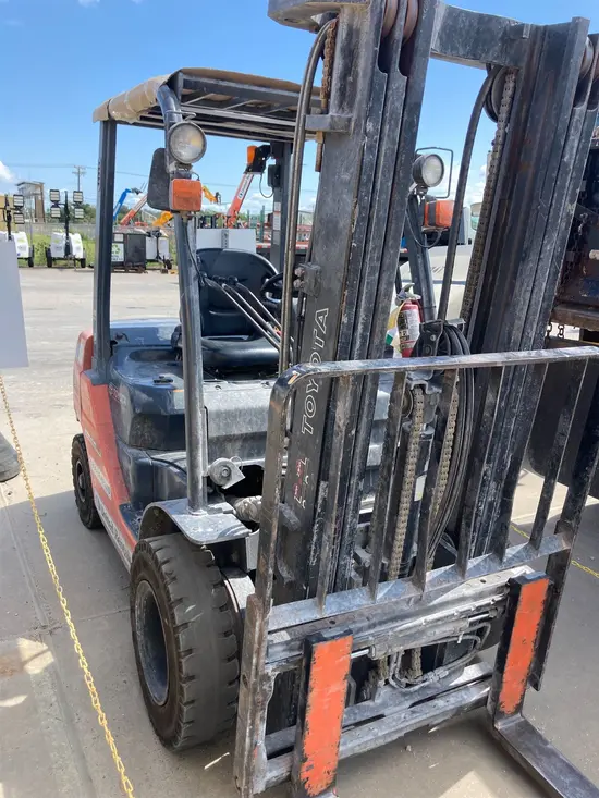 2017 Toyota 8FDU25 Warehouse Forklift
