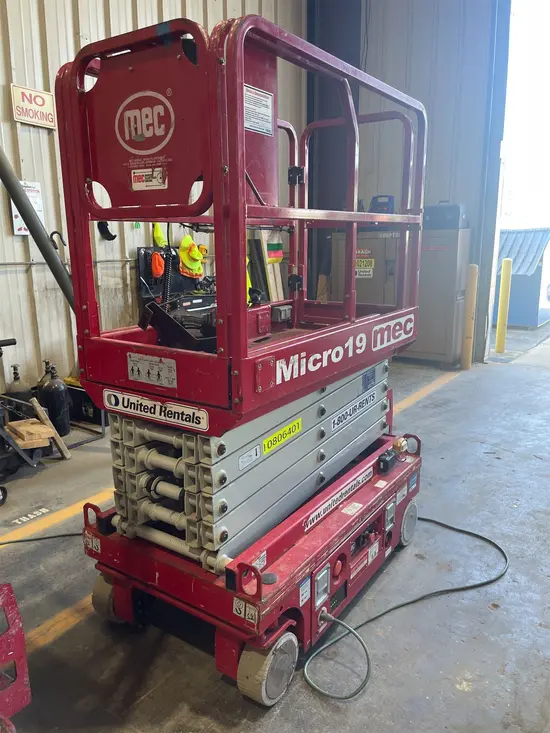 2018 MEC MICRO 19 Scissor Lift