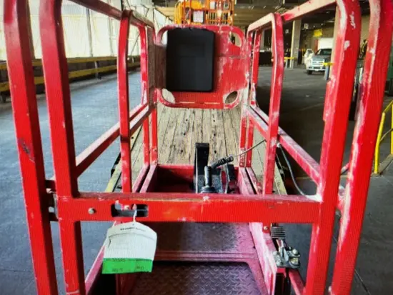2018 MEC MICRO 19 Scissor Lift