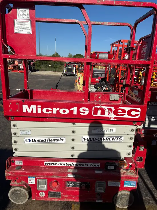 2018 MEC MICRO 19 Scissor Lift