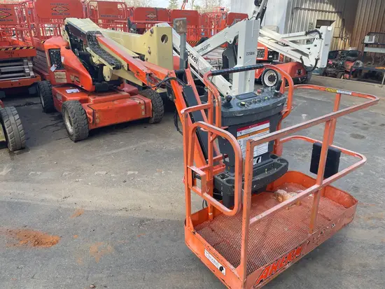 2014 JLG E450AJ Articulating Boom Lift