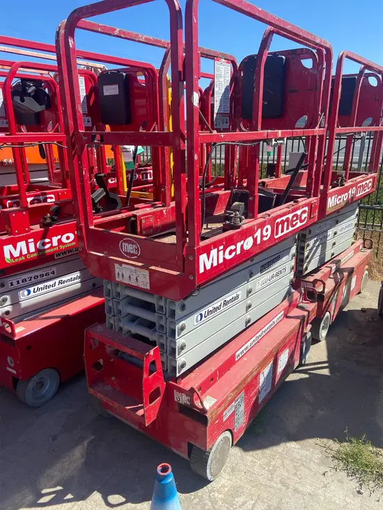2018 MEC MICRO 19 Scissor Lift