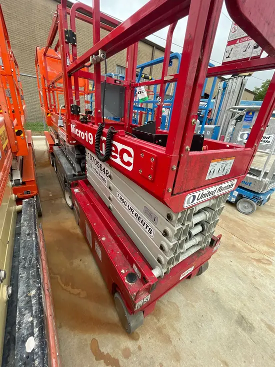 2018 MEC MICRO 19 Scissor Lift
