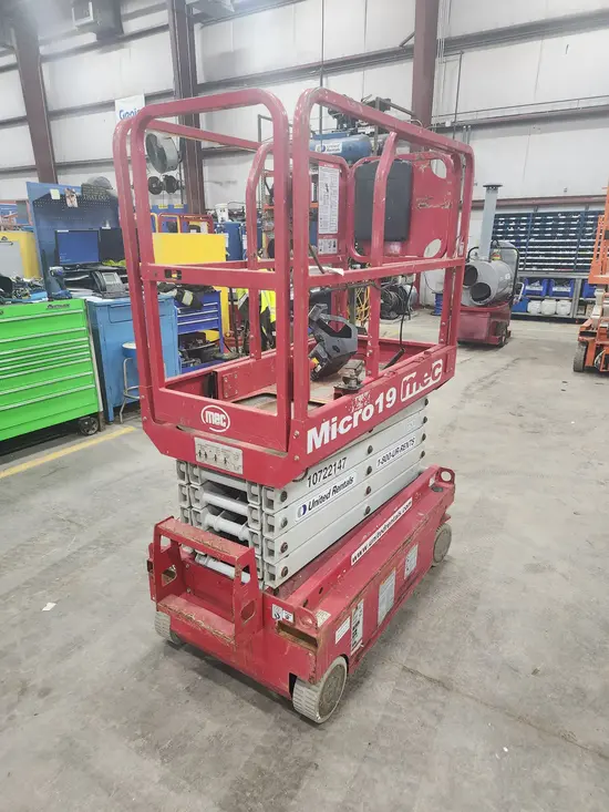 2018 MEC MICRO 19 Scissor Lift