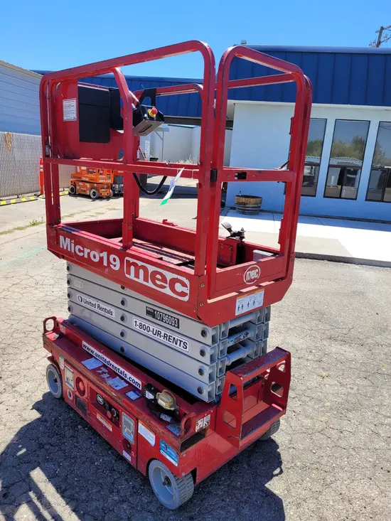 2018 MEC MICRO 19 Scissor Lift