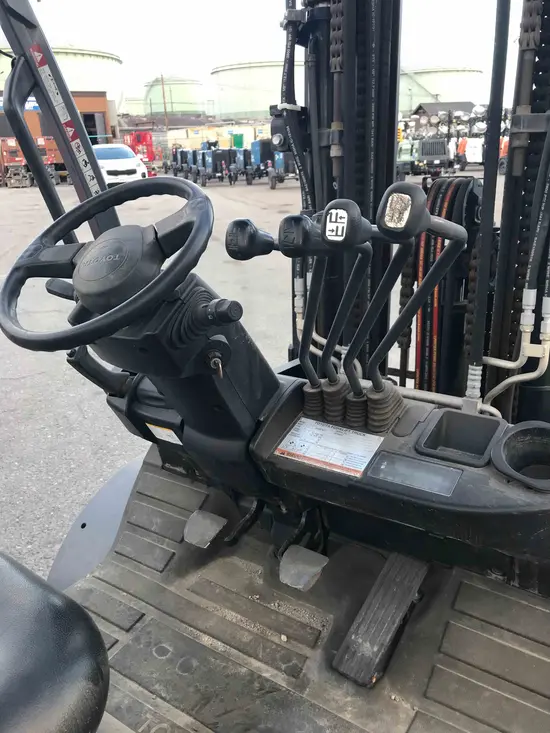 2014 Toyota 8FD35U Warehouse Forklift