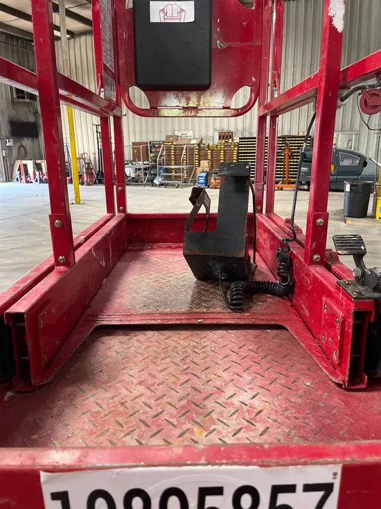2018 MEC MICRO 19 Scissor Lift