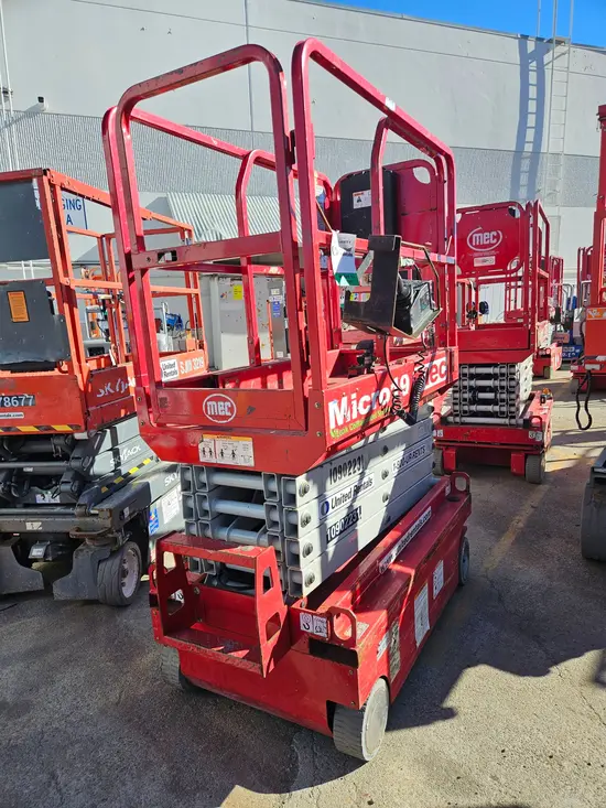 2019 MEC MICRO 19 Scissor Lift