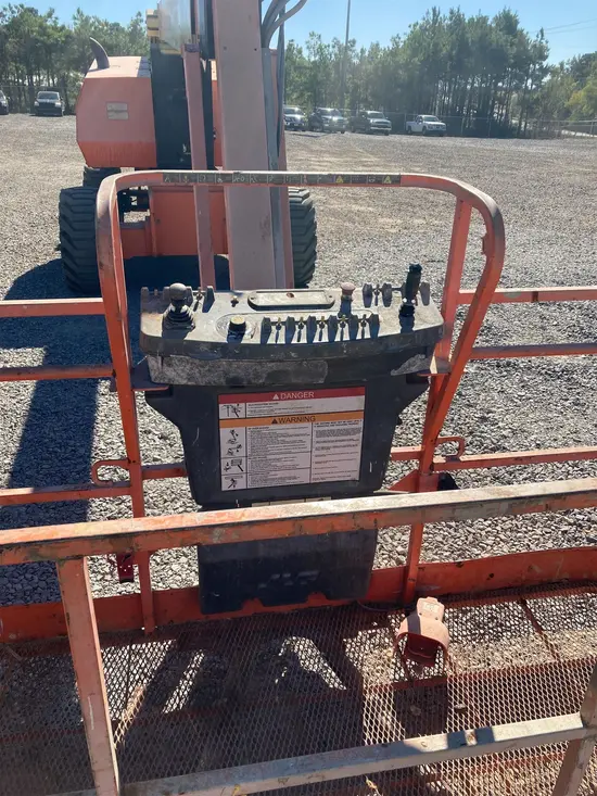2013 JLG 800AJ Articulating Boom Lift